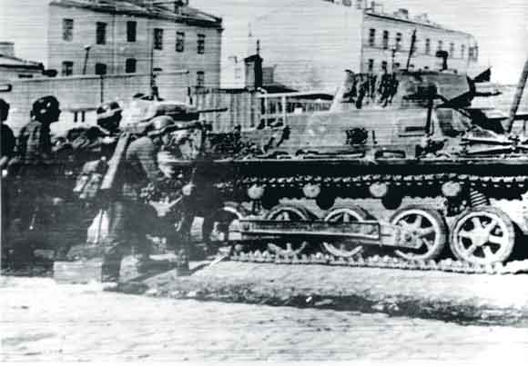 De Berlin A Varsovia Con Un Solo Tanque