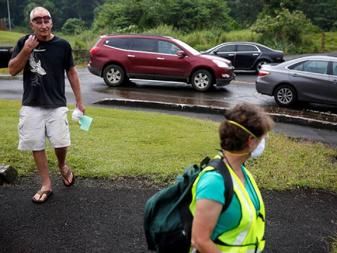 Autoridades repartieron máscaras de gas entre la población para protegerla de las cenizas del Kilauea en Hawaii (Foto: Reuters) Autoridades repartieron máscaras de gas entre la población para protegerla de las cenizas del Kilauea en Hawaii (Foto: Reuters)