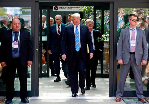 Trump deja cumbre del G7 y justifica guerra comercial