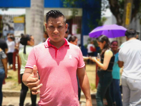 Uno de los votantes llegó al mediodía a la casilla especial ubicada en la colonia Atasta de Villahermosa y tuvo que esperar más de una hora Uno de los votantes llegó al mediodía a la casilla especial ubicada en la colonia Atasta de Villahermosa y tuvo que esperar más de una hora