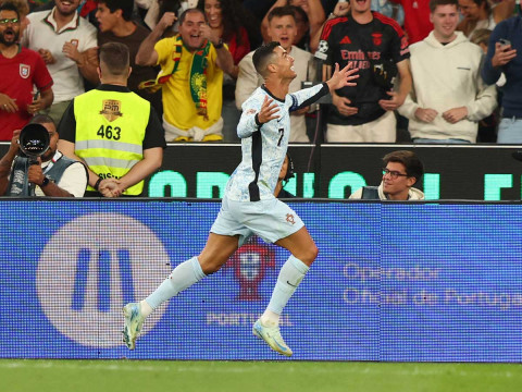 Cristiano Ronaldo corriendo a celebrar su gol 900. (Reuters) Cristiano Ronaldo corriendo a celebrar su gol 900. (Reuters)