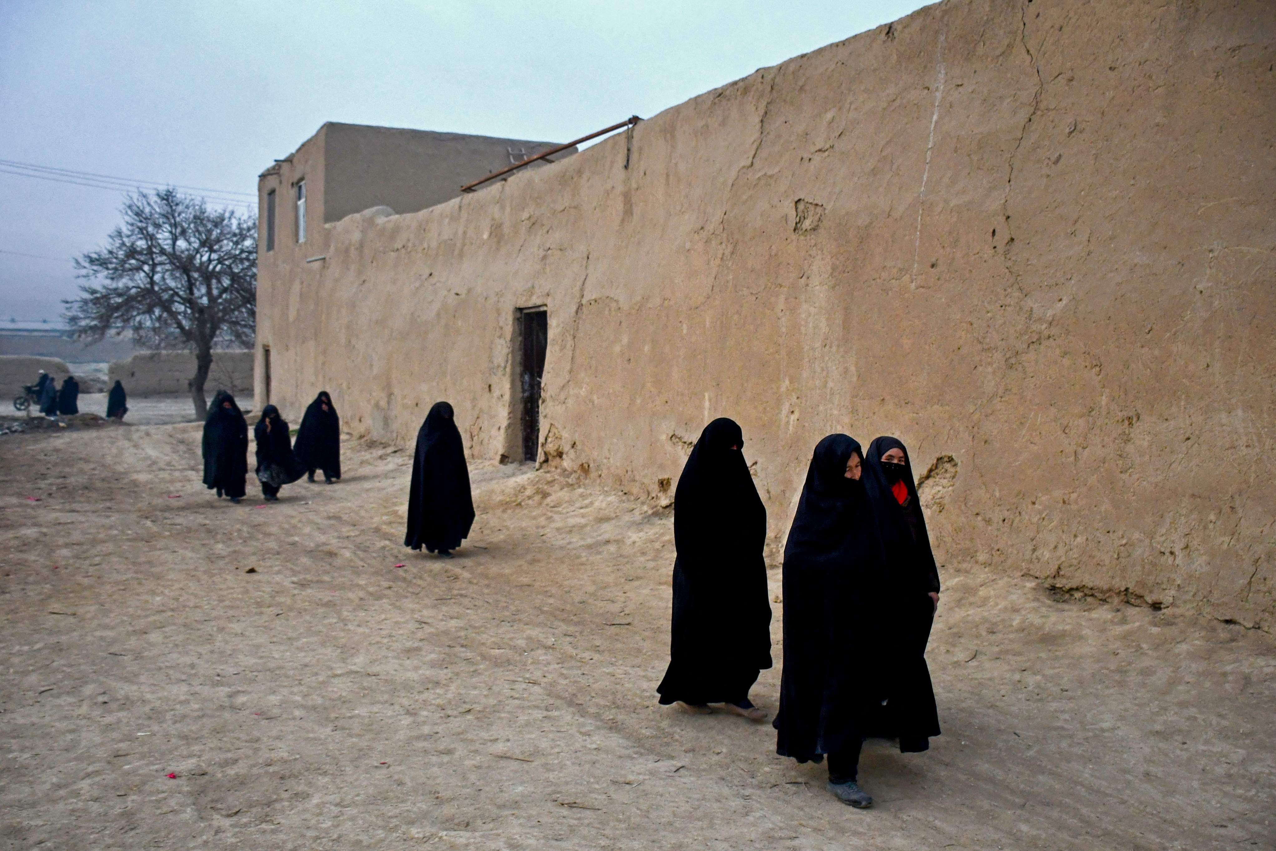 Las mujeres en Afganistán han pedido sus derechos tras el ascenso de los talibanes. (AFP)