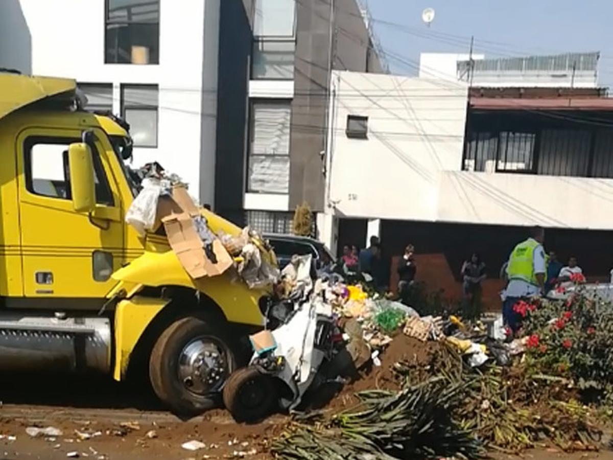 Camión de carga se queda sin frenos y embiste a otros vehículos