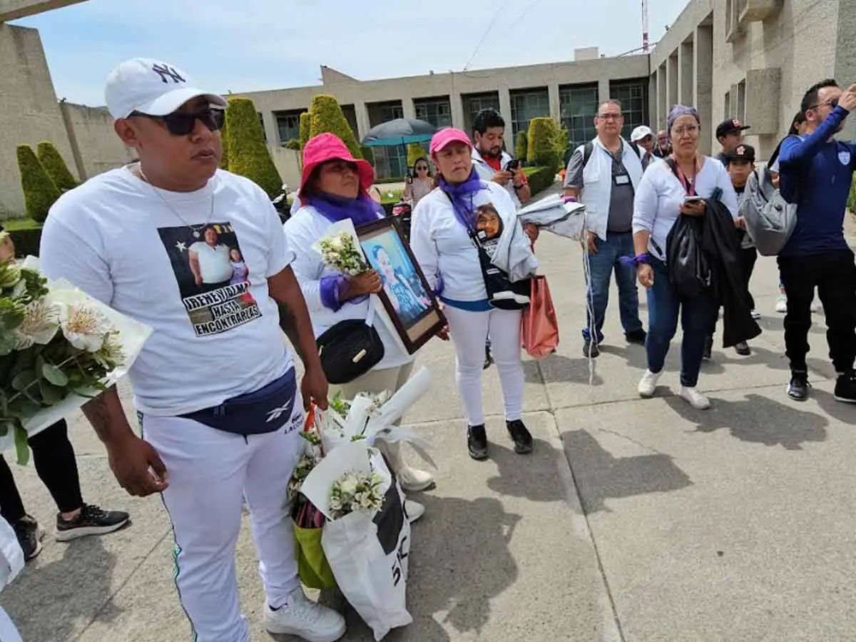 Protestan por feminicidio con ataúd y restos de víctima en procuraduría de  Hidalgo
