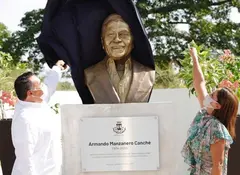 El homenaje incluyó el cambio de nombre de un tramo de la calle 60 sur, por el de Armando Manzanero. Foto: Especial