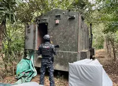 Hallan bodega con varios 'vehículos monstruo' en Chiapas
