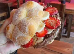 Pan de muerto relleno de Nutella: transforma el clásico mexicano en una opción más dulce