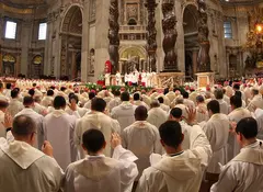 Pide el Papa a sacerdotes llevar esperanza a las 'periferias'