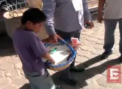 Cesan a empleado que humilla a niño vendedulces en Tabasco