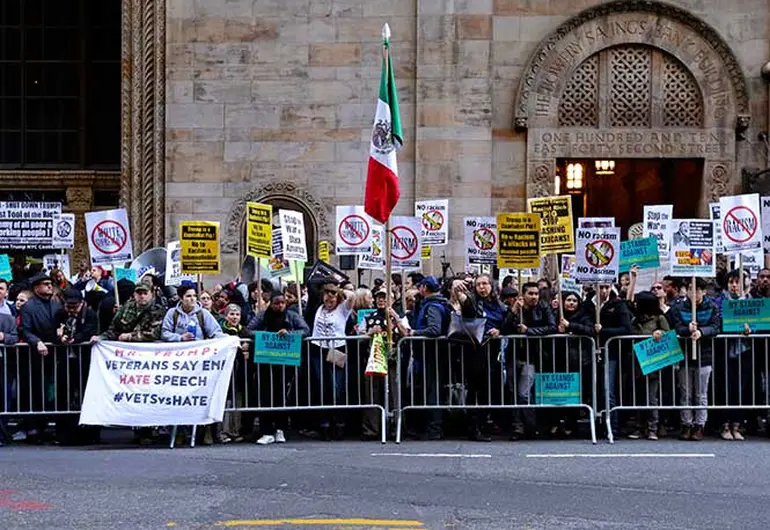 Hispanos se unen a protesta contra Trump en Nueva York