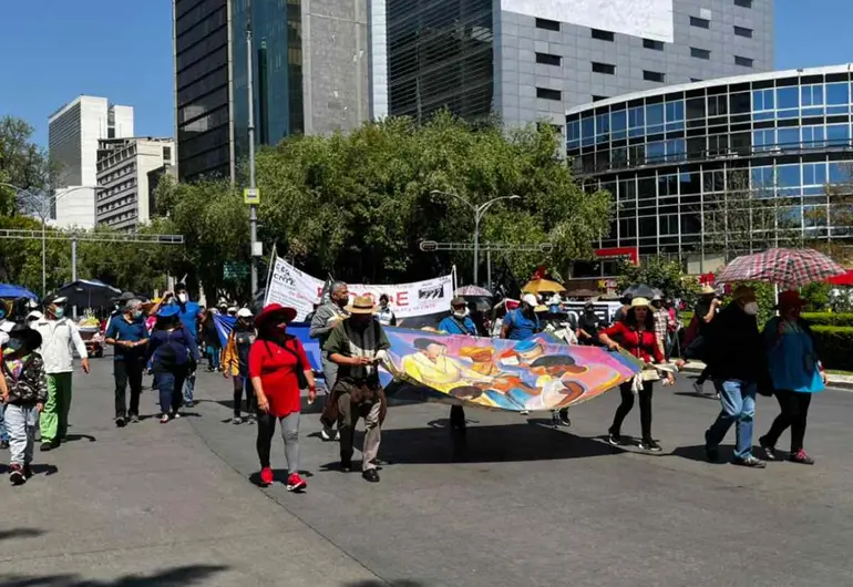Más de mil 500 miembros de la CNTE marcharon en CDMX por Día del Maestro