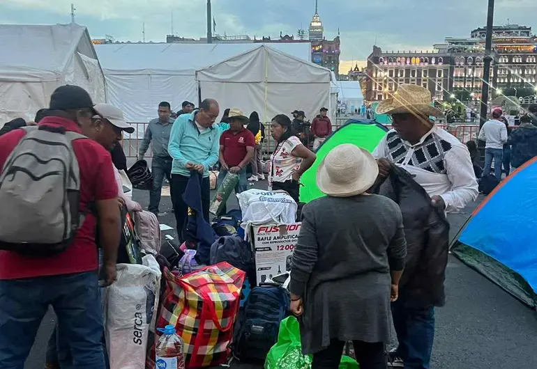 Maestros de la CNTE retiran el plantón instalado en el Zócalo de la CDMX