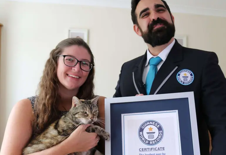 VIDEO: Gata bate el récord mundial del ronroneo más fuerte