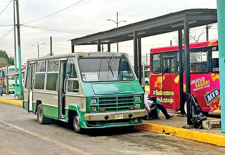 Microbuses en vías de extinción