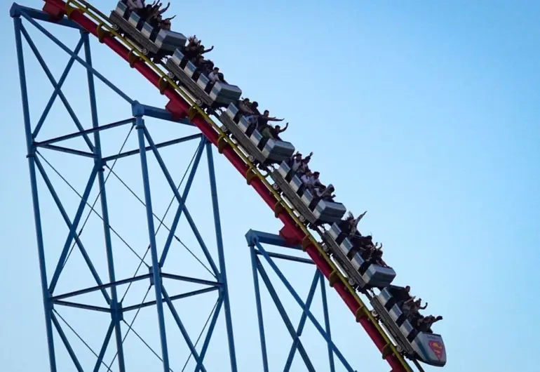 ¿Cuál es la montaña rusa más alta y rápida de México?