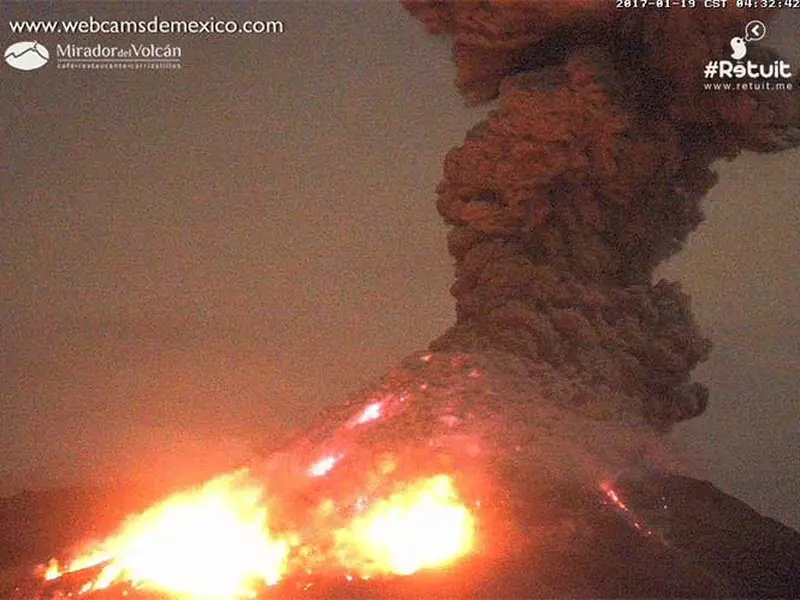 Volcán de Colima registra explosión y 'escupe' material incandescente ...
