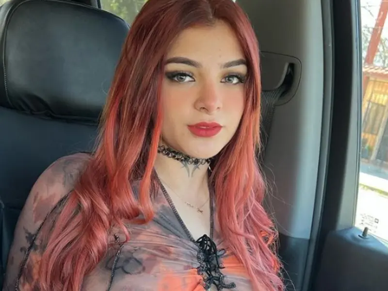 Karely Ruiz presume sensual bikini al estilo de la Familia P. Luche