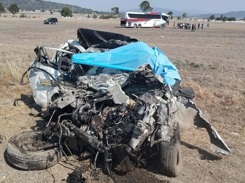 Choque entre autobús de pasajeros y dos vehículos deja un muerto en la ...