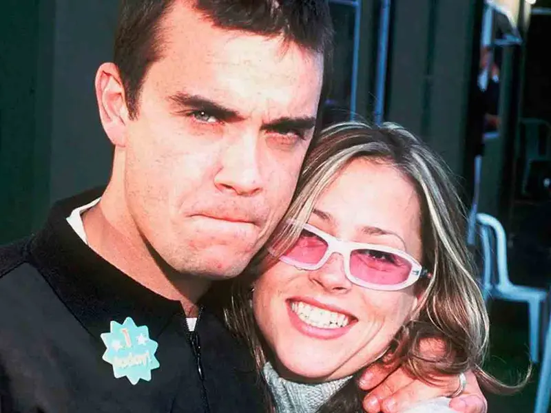 Robbie Williams cuenta cómo su disquera presionó a su novia de juventud ...
