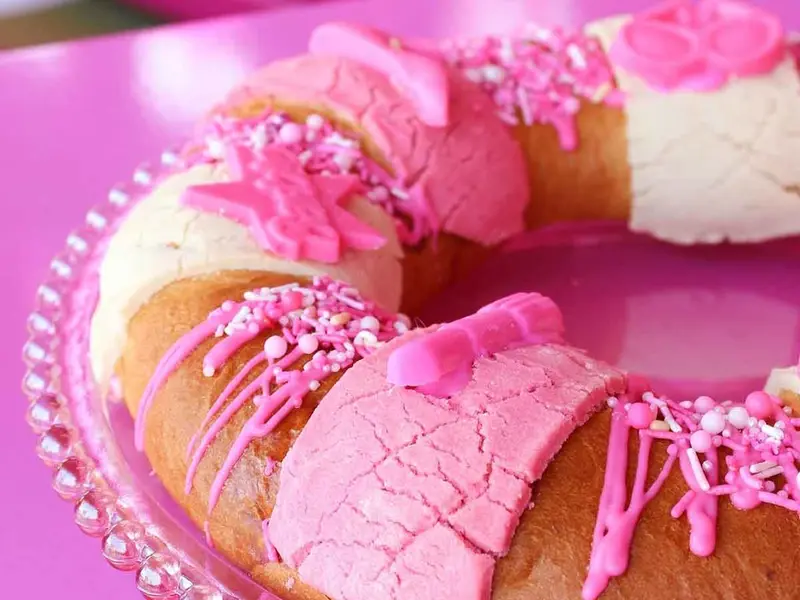 Rosca de Reyes color rosa Barbie, de cafetería en Monterrey, conquista ...