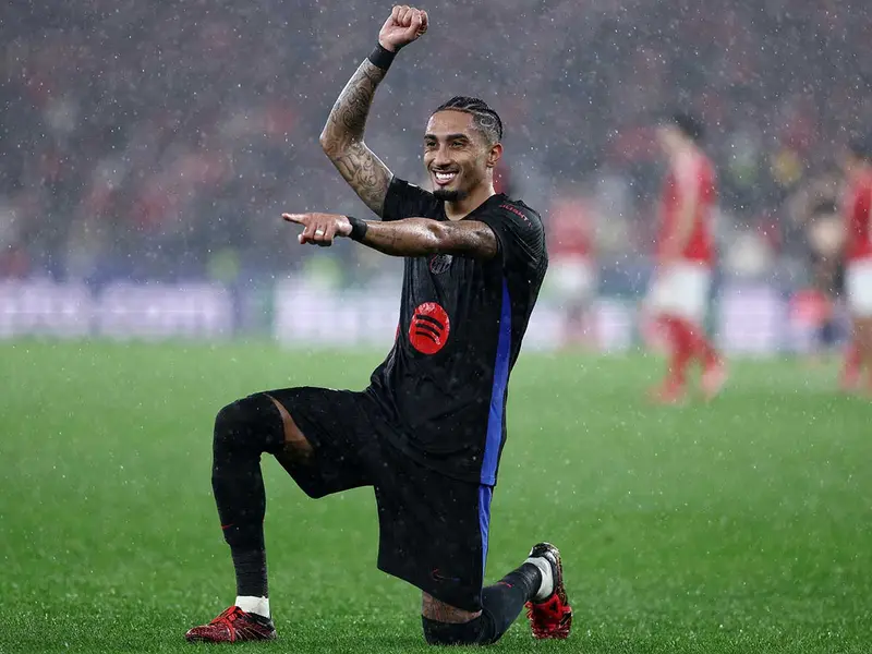 Raphinha celebrando el gol del triunfo.