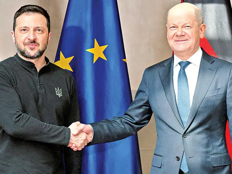 Volodímir Zelenski con Olaf Scholz, canciller de Alemania, en un encuentro durante la cumbre. Fotos: AFP