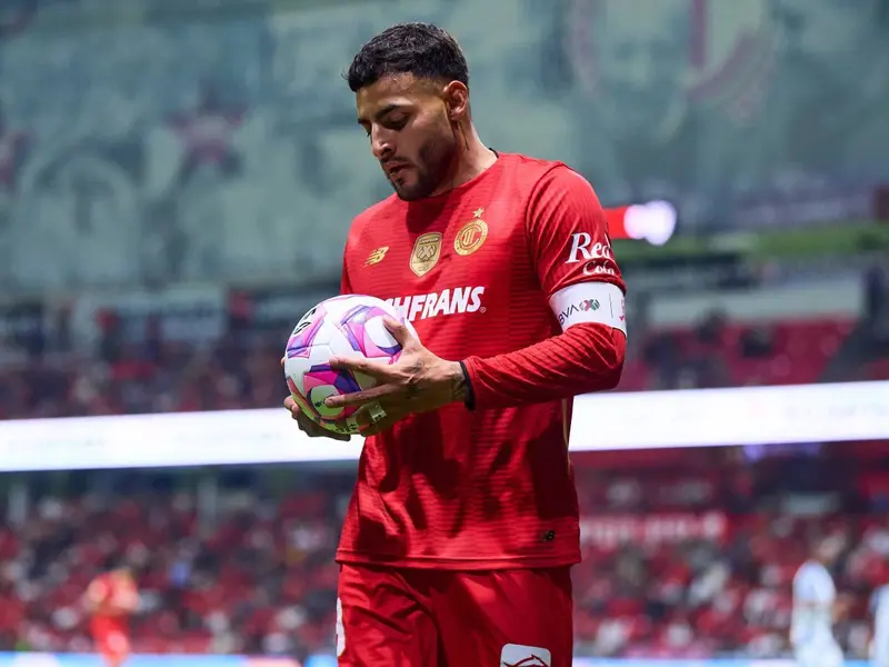 Alexis Vega se perdería la semifinal de ida ante Rayados