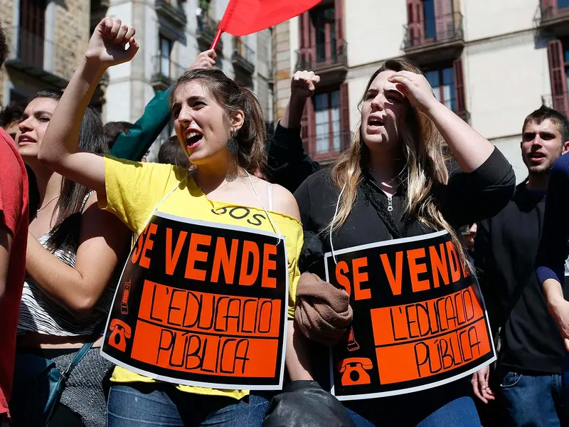 Protestan miles de estudiantes en España contra reforma educativa ...