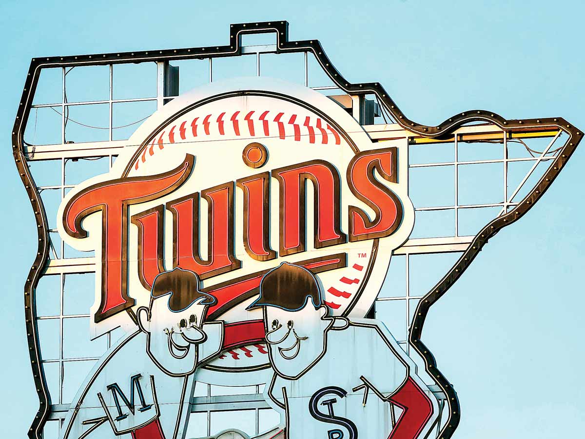 Logo de los Twins en su estadio.