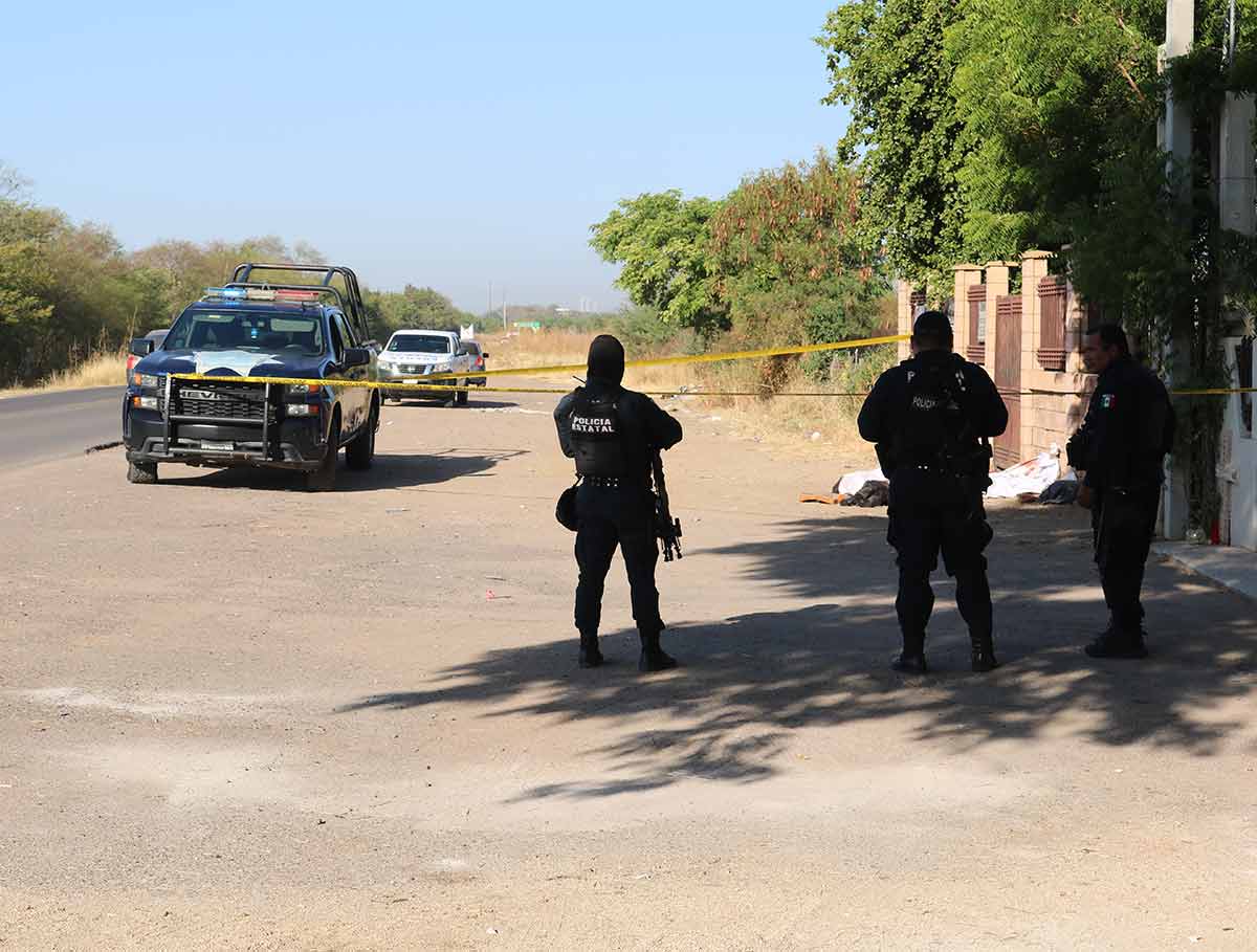 Policía estatal en Culiacán por cuerpos abandonados. (Jesús Bustamante)