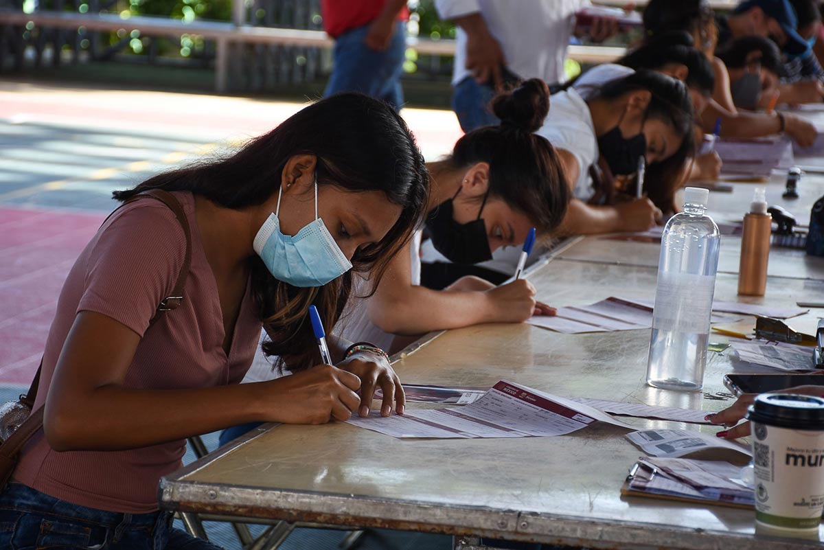 Durante el gobierno del expresidente López Obrador, se benefició a casi tres millones de jóvenes, mujeres en su mayoría