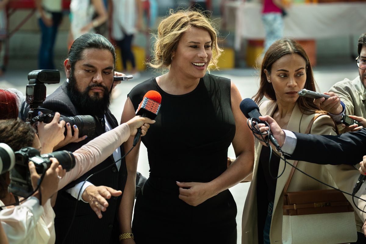 Karla Sofía Gascón y Zoe Saldaña en la película Emilia Pérez / Foto: Cortesía