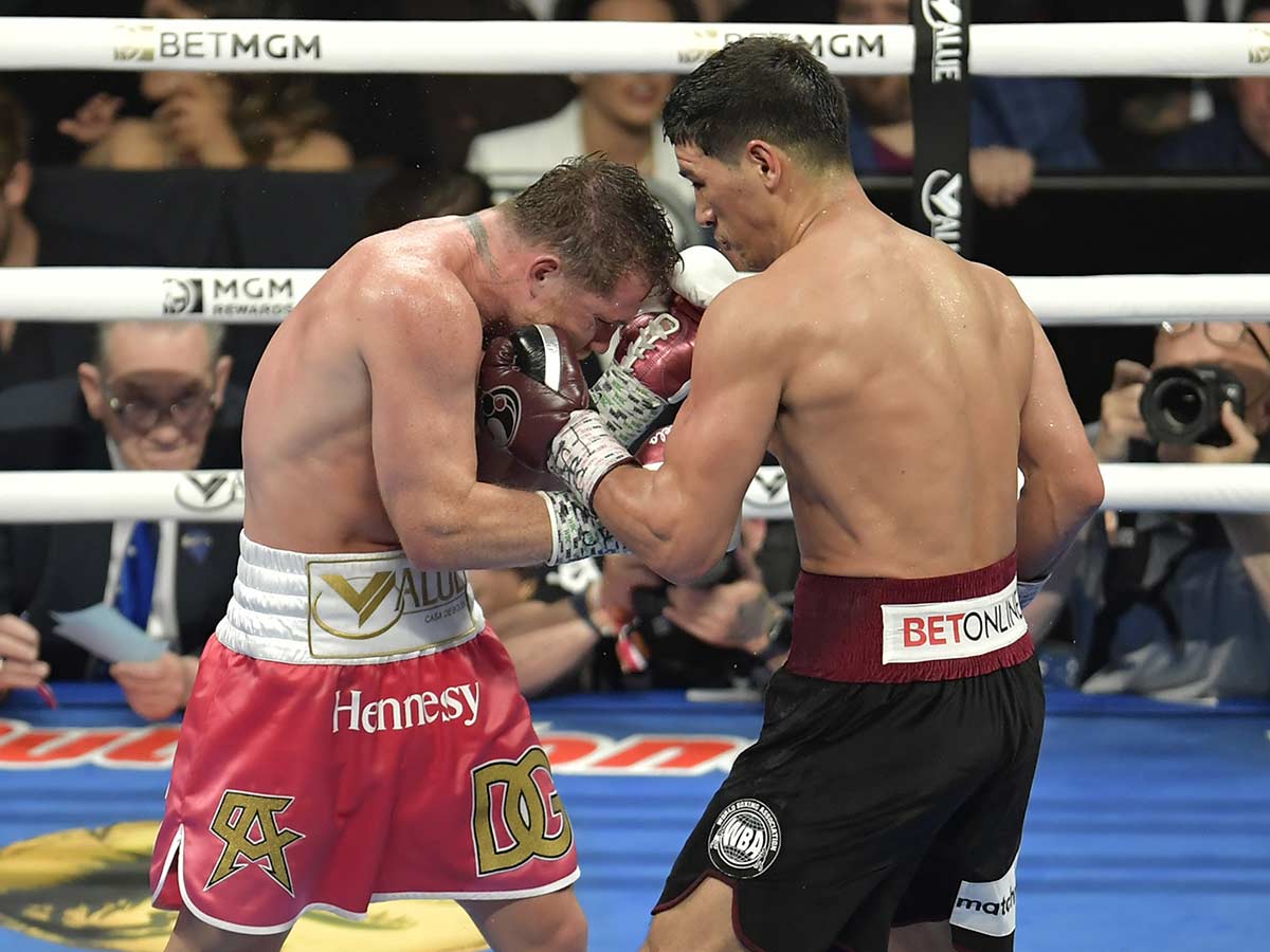 Canelo Álvarez vs Dmitry Bivol en 2022