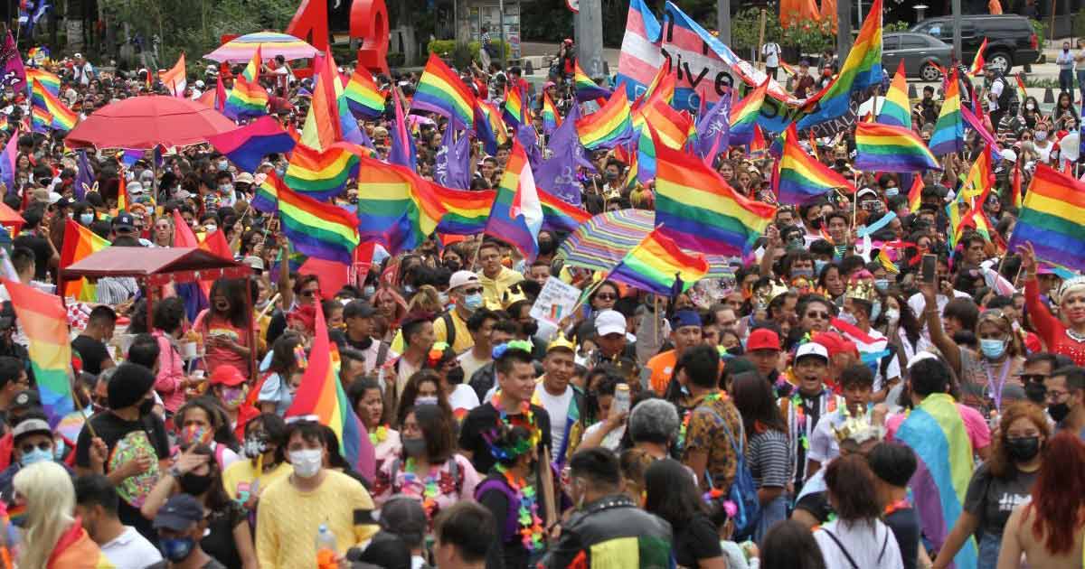 Treinta mil personas participaron en Marcha del Orgullo LGBTTTIQ+ en CDMX