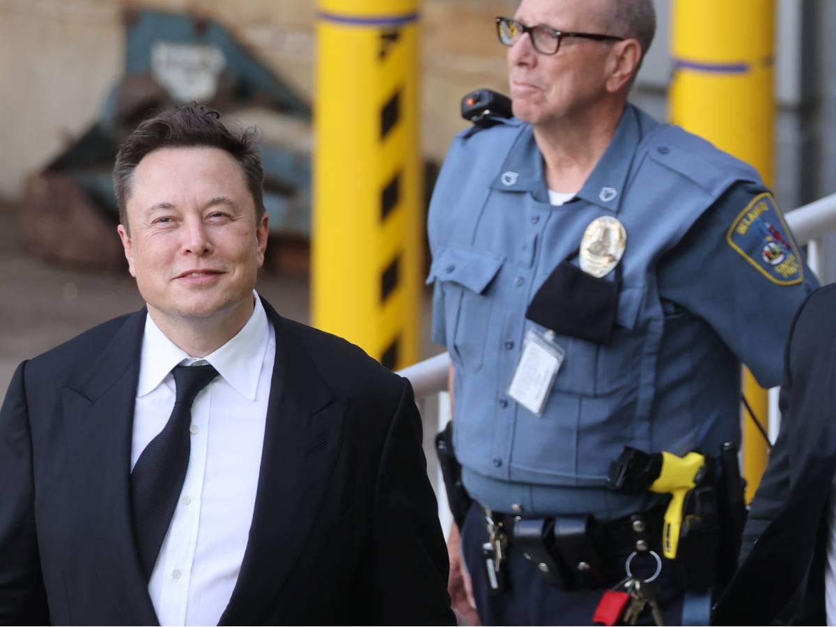Inicia juicio contra Elon Musk por fusión Tesla con SolarCity
