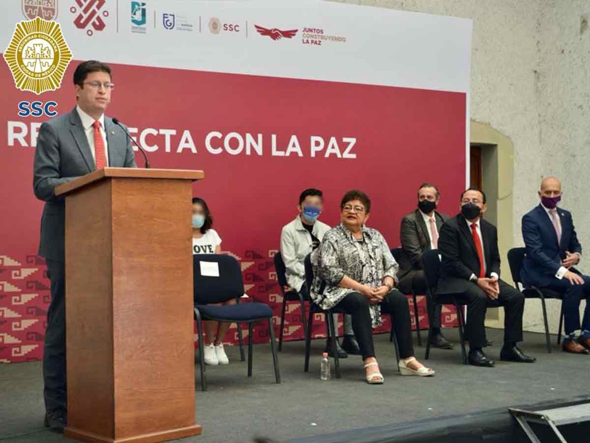 Reconocen a 45 jóvenes graduados del programa 'Reconecta con la paz'