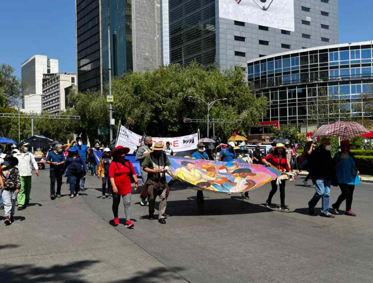 Más de mil 500 miembros de la CNTE marcharon en CDMX por Día del Maestro