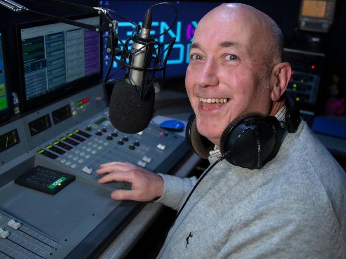 Locutor de radio muere en pleno programa; “hacía lo que amaba”