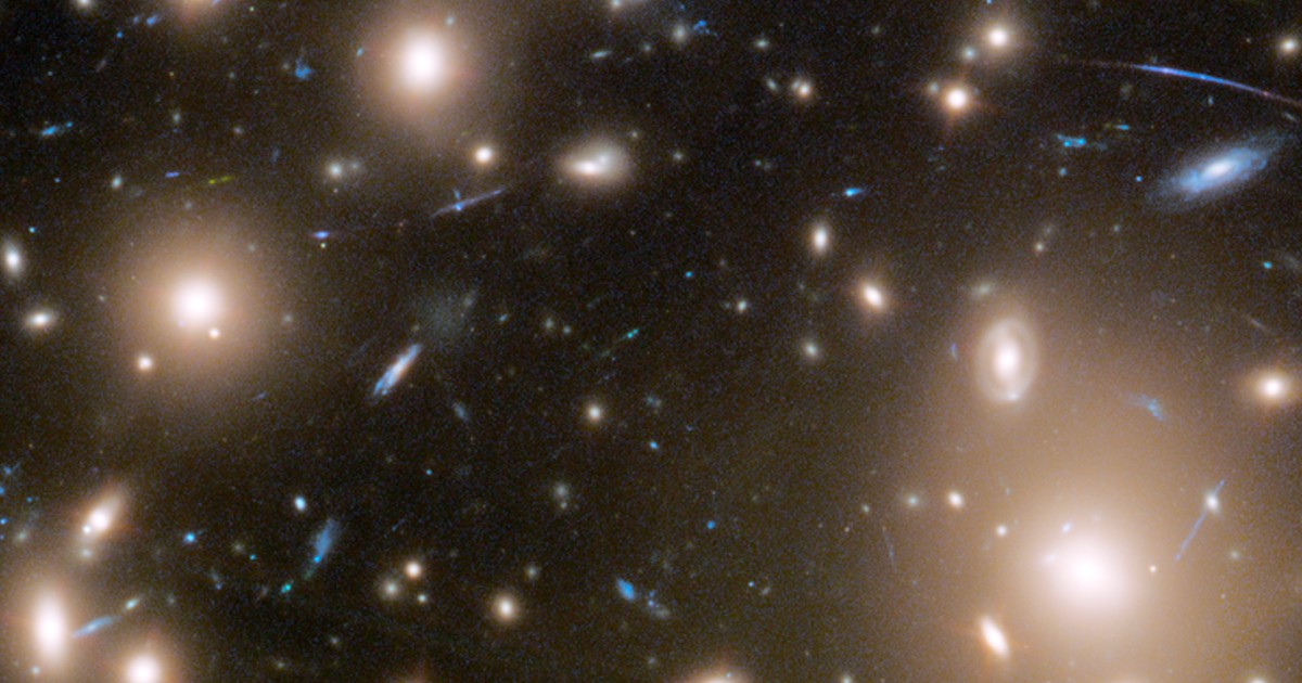 Hubble de la NASA captura tres imágenes de una supernova en evolución