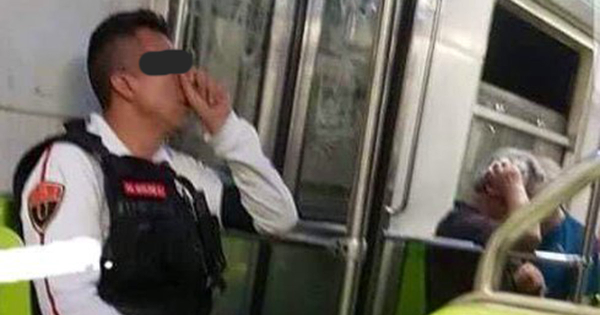 Metro CDMX: Foto viral de guardia ‘moneando’