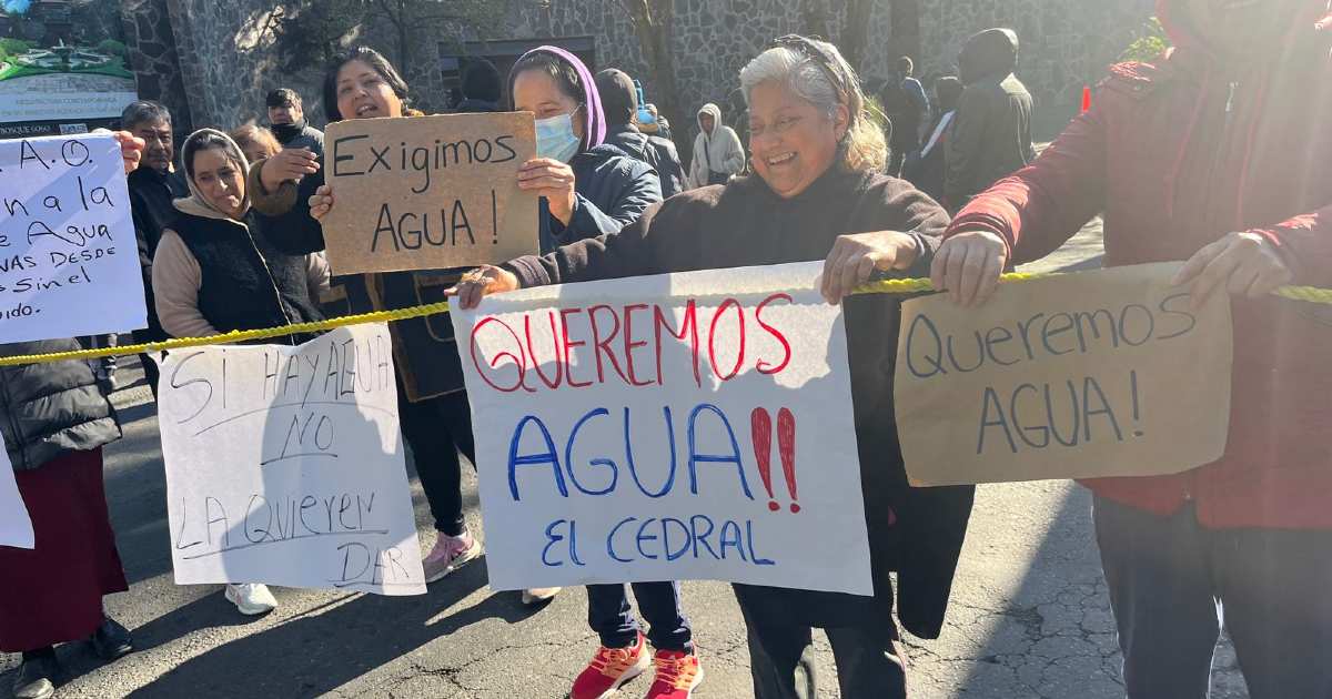 Vecinos bloquean calles en San Bartolo Ameyalco por falta de agua