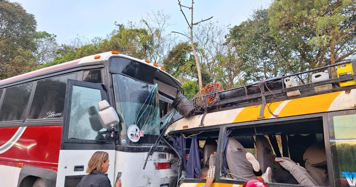Al menos 17 muertos al chocar dos autobuses en una ruta de Honduras