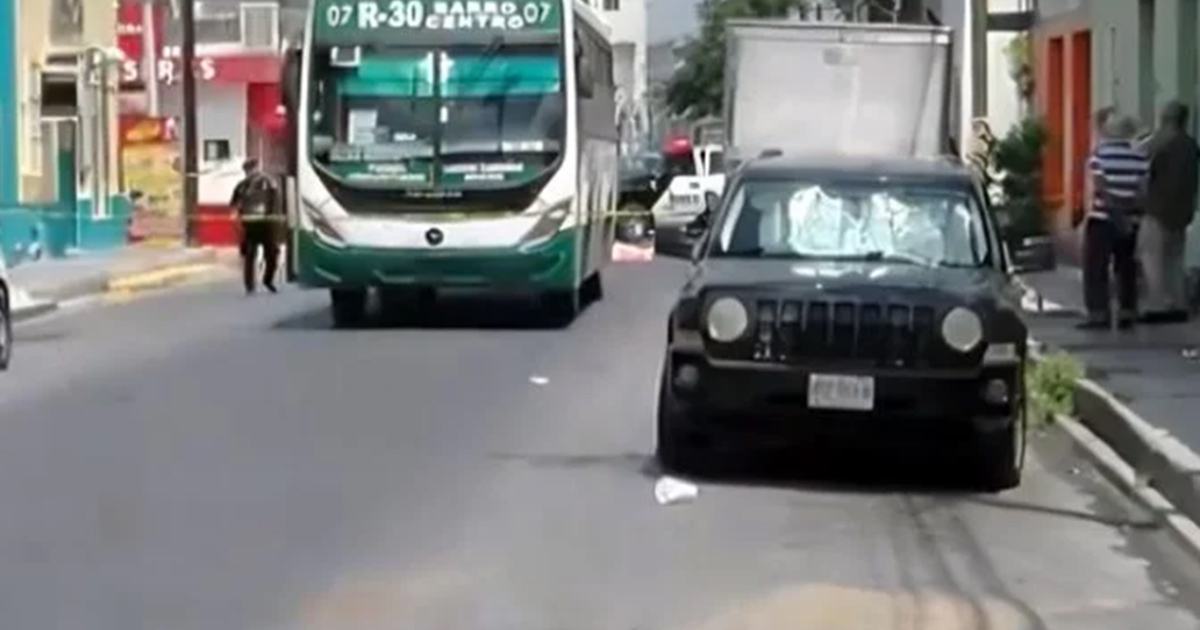Camión atropella y mata a una joven que iba para la prepa; chofer se da ...