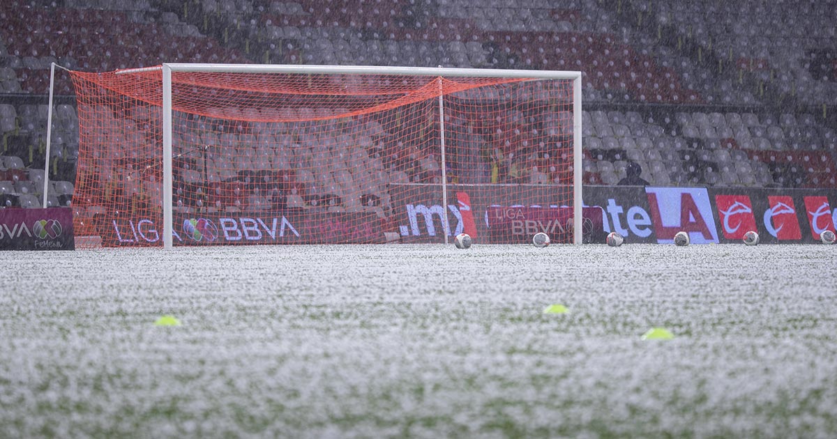 Granizo tapizó la cancha del Estadio Azteca previo a Final de Liga MX ...