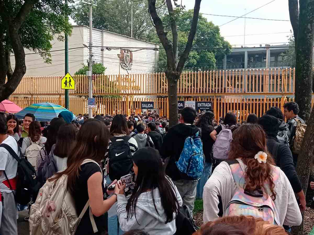 Desalojan Prepa 8 de la UNAM por presunta amenaza de bomba