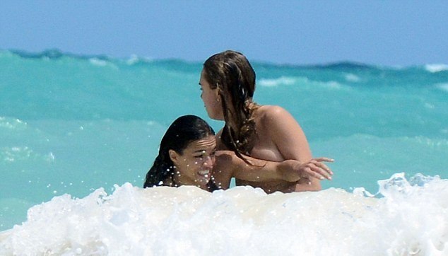 cara-delevingne-and-michelle-rodriguez-1
