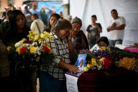 Van 69 muertos en Guatemala por erupción del Volcán de Fuego 