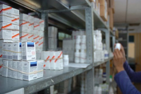 En promedio una familia mexicana gasta 300 dólares al año en medicinas (Foto: Presidencia)