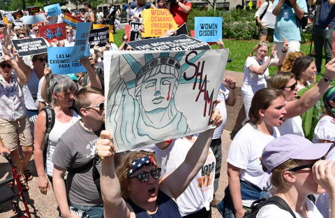 'Las familias deben estar juntas', reclaman miles en EU a Trump