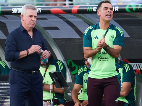 Javier Aguirre y Rafa Márquez durante partido de la Selección Mexicana. (Mexsport).